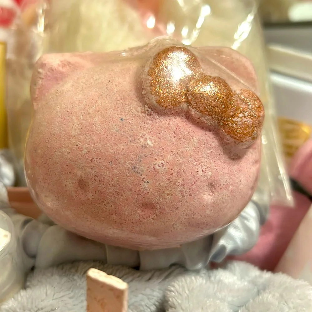๐Vintage Hello Kitty Limited Edition Fragrant Jewels Bath Bomb - Picture 2 of 11
